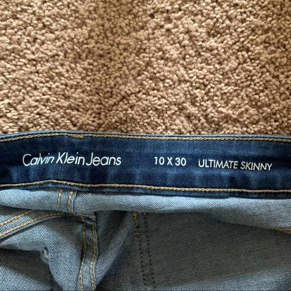 Calvin Klein jeans in size 30 - Picture 3 of 3